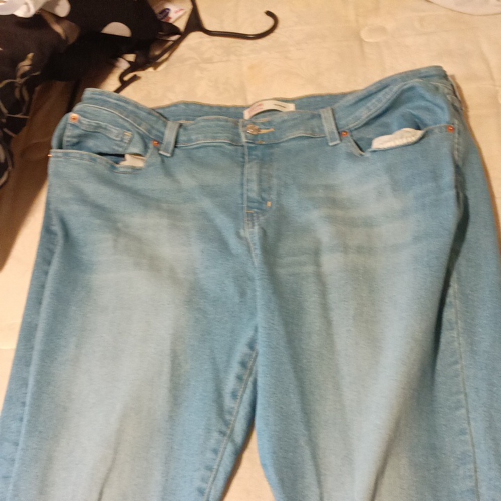 Size 30 Levi's capris